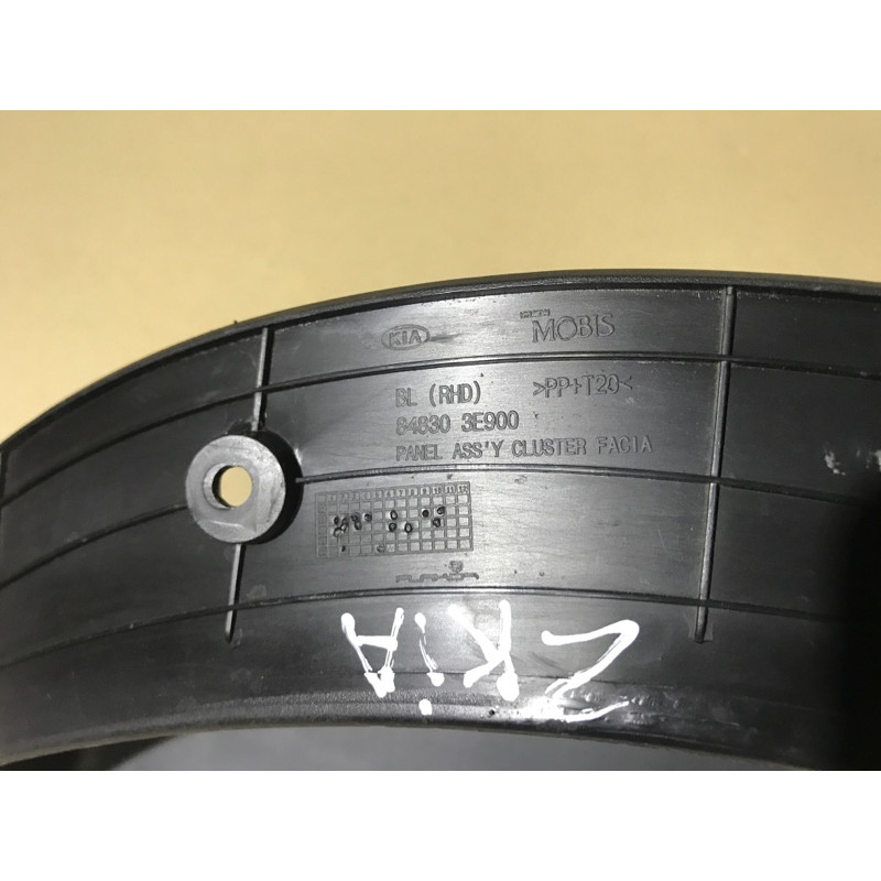 Накладка панелі приладів (салон) KIA Sorento BL 2007 2.5 CRDI 848303е900