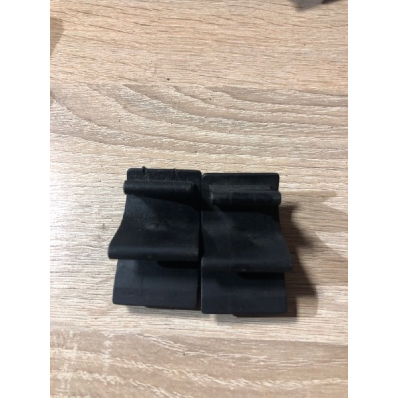 Кріплення радіатора (кузов і елементи) BMW 7-series E32 1990 M70b50 17111712660