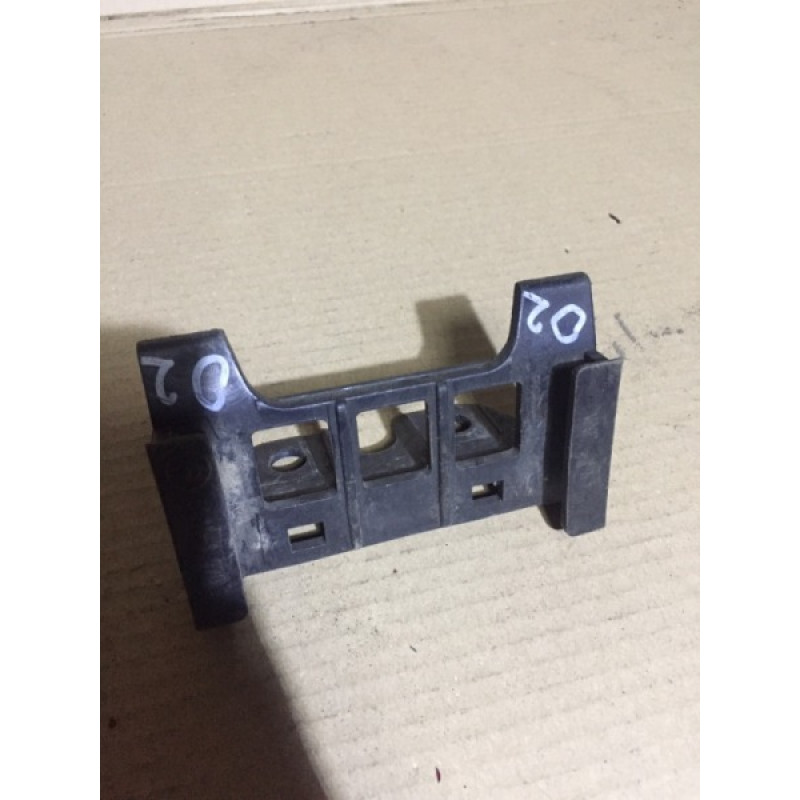 Крепление бампера (кузов и элементы) BMW 7-series E38 51111970389