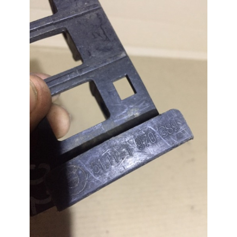 Крепление бампера (кузов и элементы) BMW 7-series E38 51111970389