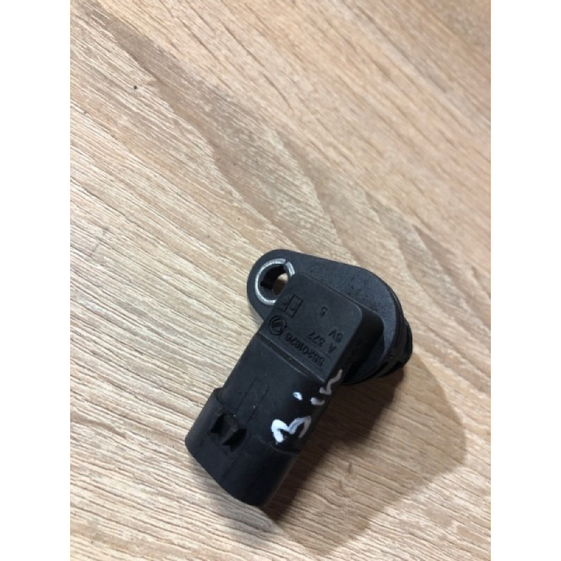 Датчик положения распредвала (электрика двигателя) Opel Insignia A 2009 2.0 DTH 55201876