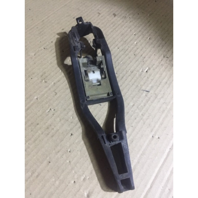 Кронштейн ручки дверей (кузов і елементи) BMW 3-series E46 51218226122