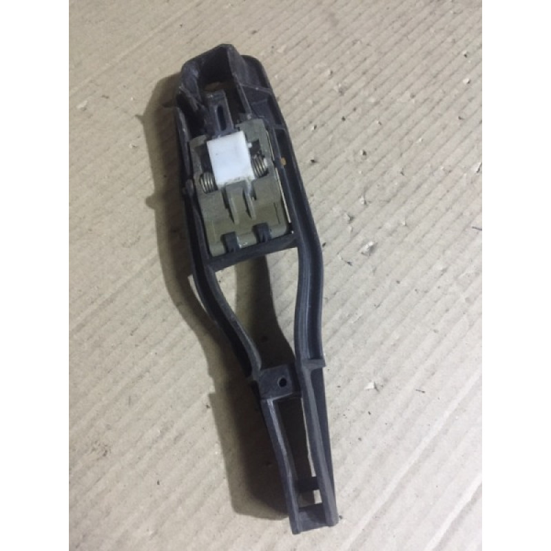 Кронштейн ручки дверей (кузов і елементи) BMW 3-series E46 51218226122