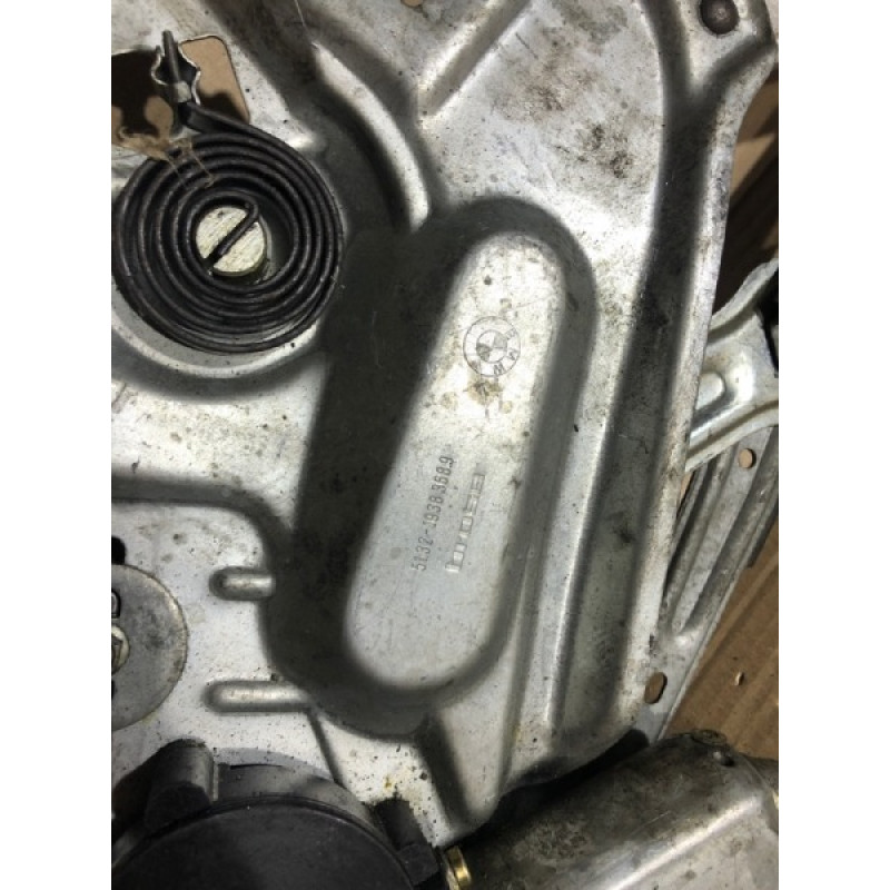 Механизм стеклоподъемника с мотором (кузов и элементы) BMW 7-series E32 51321938368