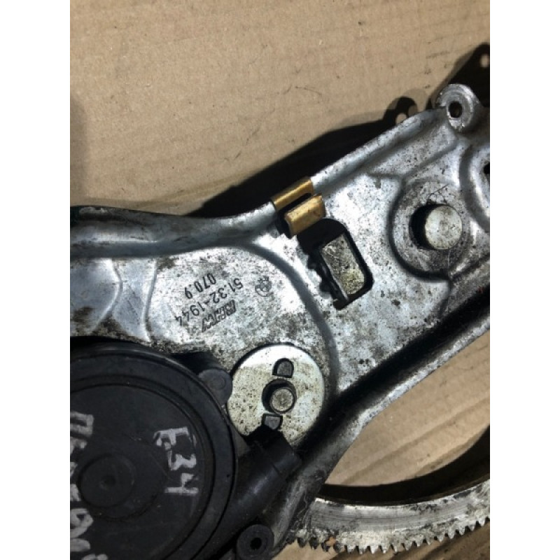 Механизм стеклоподъемника с мотором (кузов и элементы) BMW 5-series E34 51321944070