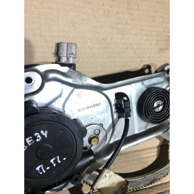 Механизм стеклоподъемника с мотором (кузов и элементы) BMW 5-series E34 1993 M20b25 51321944070