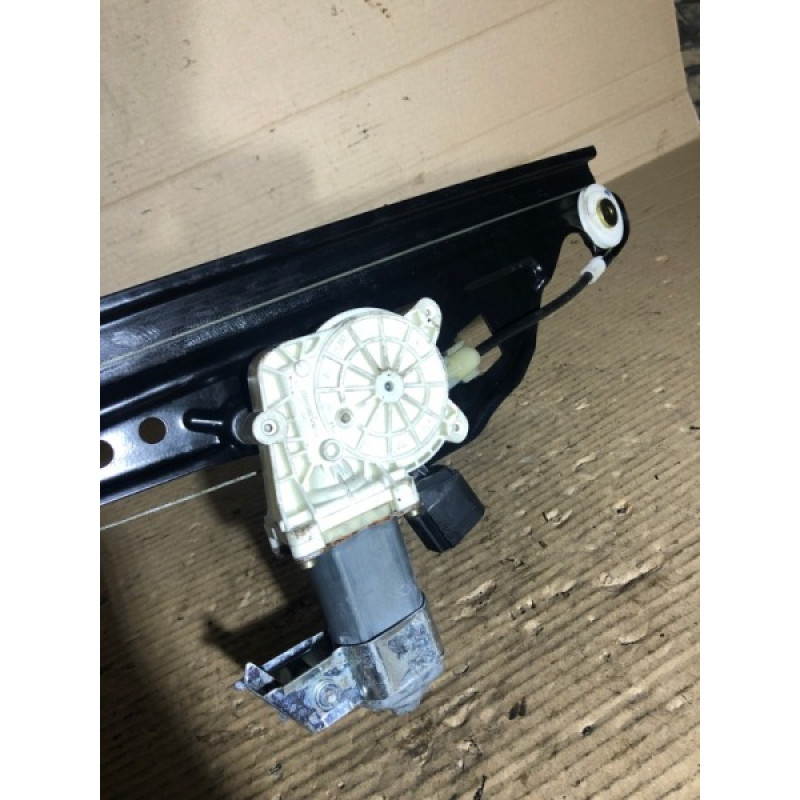 Механизм стеклоподъемника с мотором (кузов и элементы) BMW 5-series E60 2004 M54B22 7034388