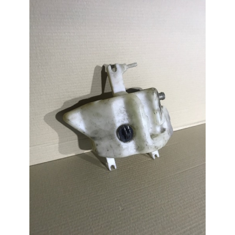 Бачок омывателя (кузов и элементы) BMW 5-series E34 61681391805