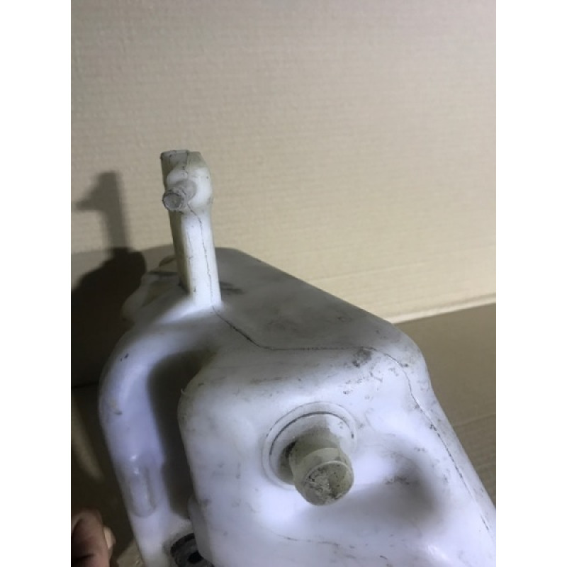 Бачок омывателя (кузов и элементы) BMW 5-series E34 61681391805