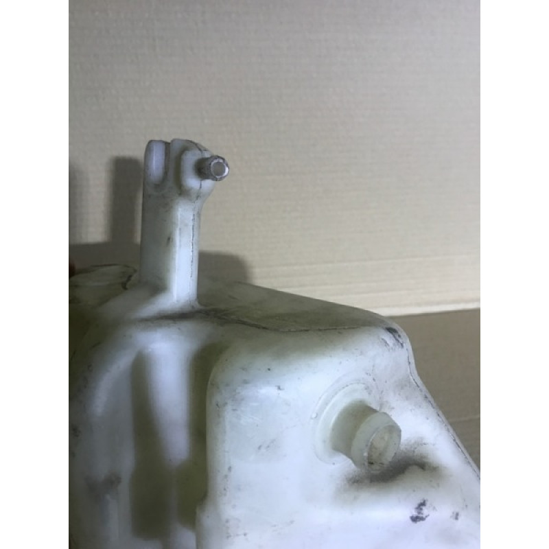 Бачок омывателя (кузов и элементы) BMW 5-series E34 61681391805