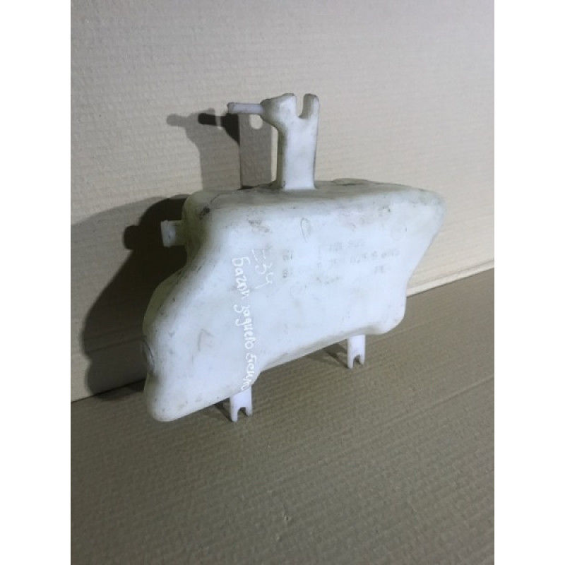 Бачок омывателя (кузов и элементы) BMW 5-series E34 61681391805