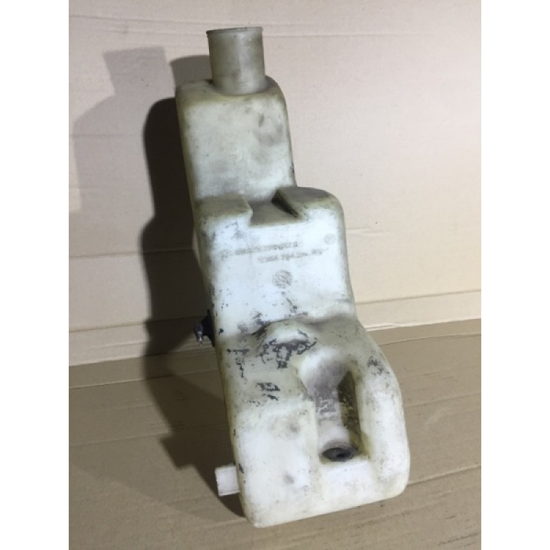 Бачок омывателя (кузов и элементы) BMW 5-series E34 61661378612