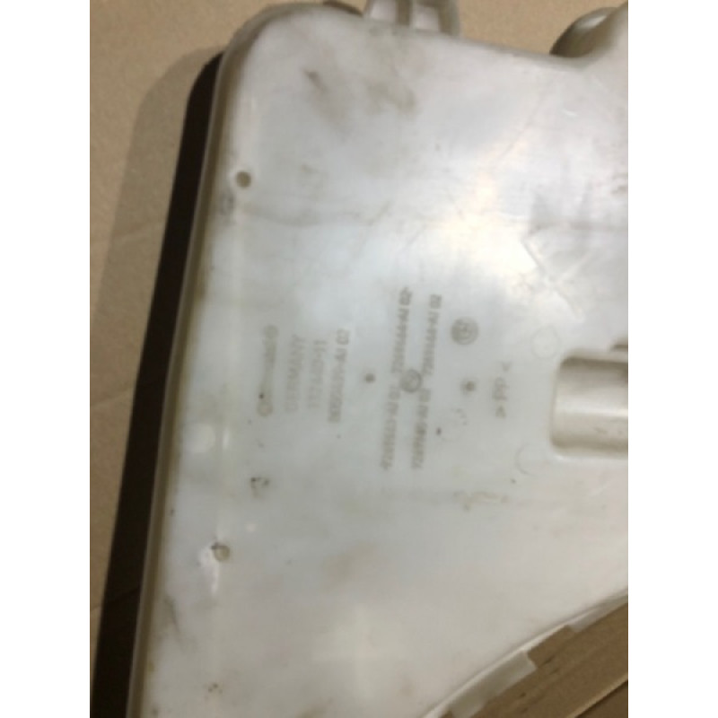 Бачок омывателя (кузов и элементы) BMW 5-series F10 2013 N47D20 61667269667
