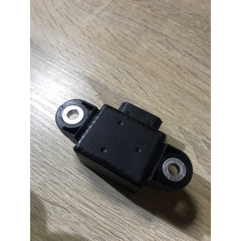 Датчик поперечного ускорения (ESP) (электрика / датчики) Mazda 6 GG 2002 2.0 RF5 GJ6E437Y1