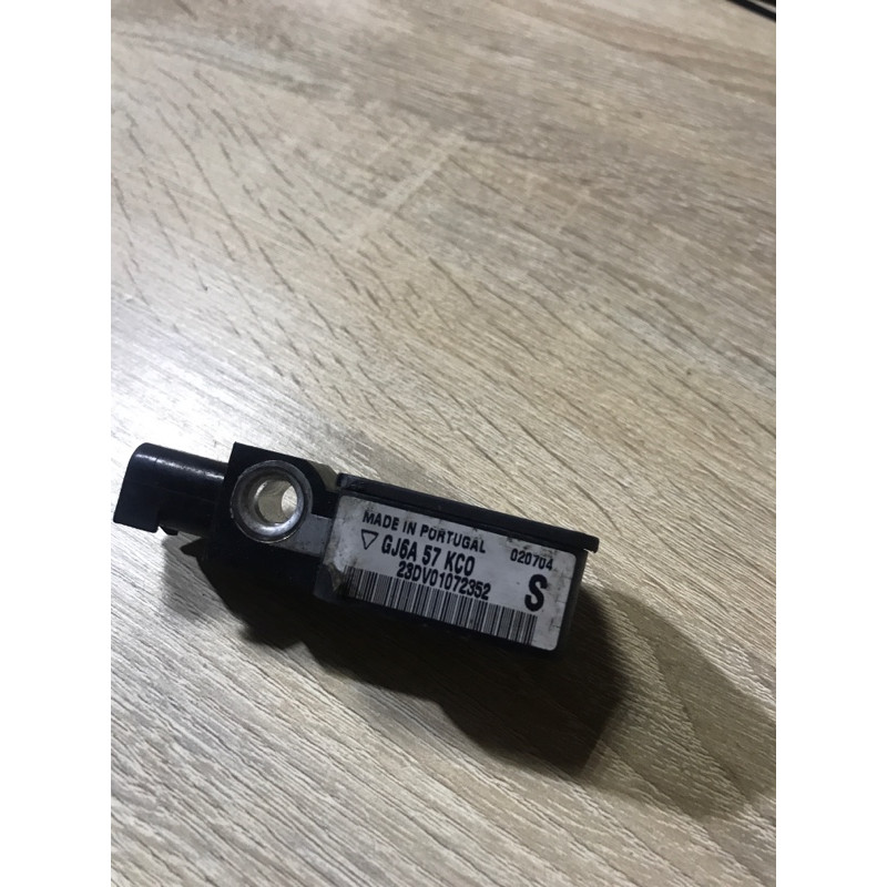 Датчик удара (электрика / датчики) Mazda 6 GG 2004 2.0 RF5 GJ6A57KC0