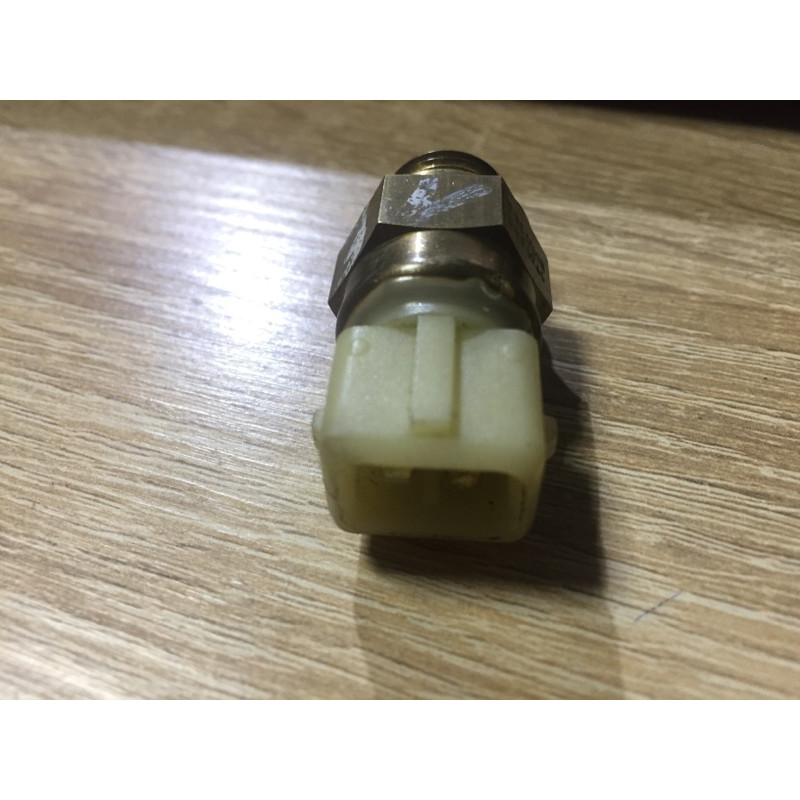 Датчик температуры (электрика / датчики) BMW 7-series E38 1996 M60B40 12521741900