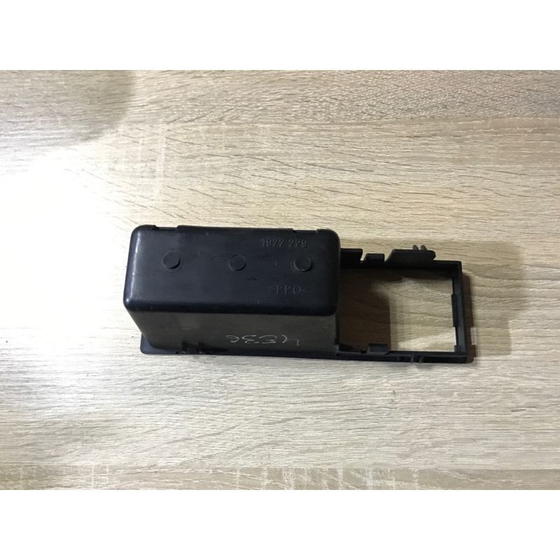 Ящик центральной консоли (салон) BMW 3-series E36 1993 M40B18 51 16 1 977 229