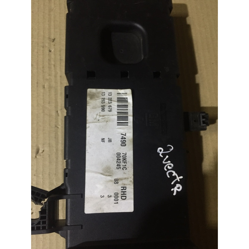 Блок предохранителей (электрика) Opel Vectra C 2008 2.2 YH 13193590 13223679