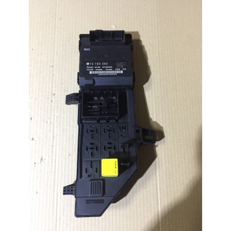 Блок предохранителей (электрика) Opel SIGNUM 1 2006 2.2 YH 13193590 13223679
