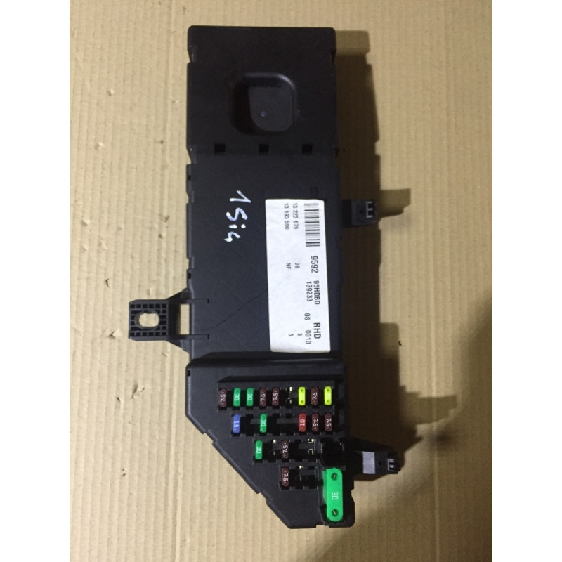 Блок предохранителей (электрика) Opel SIGNUM 1 2006 2.2 YH 13193590 13223679