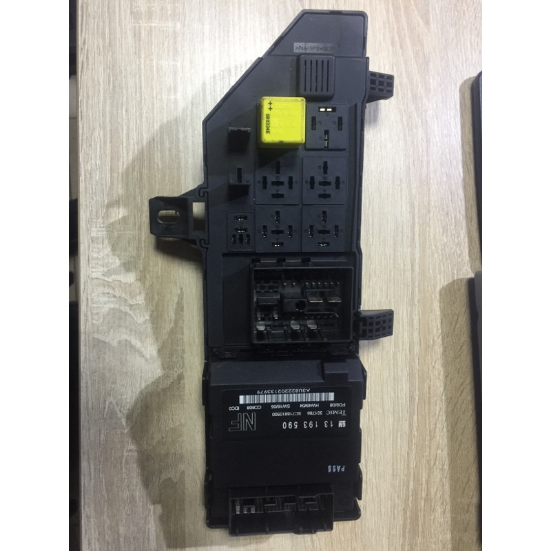 Блок предохранителей (электрика) Opel Vectra C 2008 2.2 YH 13223679 13193590