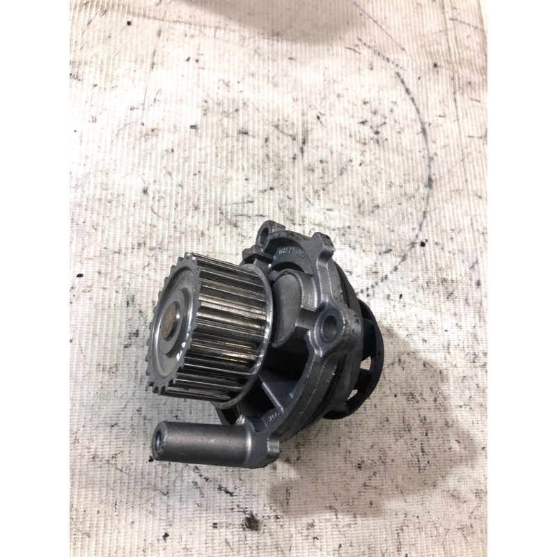 Помпа (система охлаждения) AUDI A4 B6 2003 2.0 ALT 06b121019d