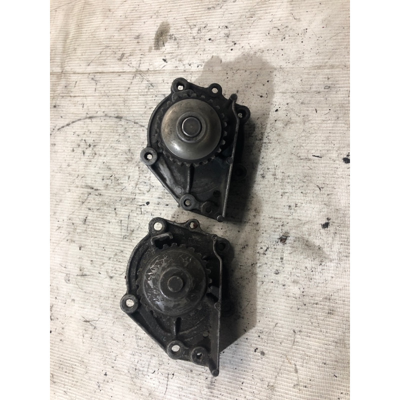 Помпа (система охлаждения) Land Rover Freelander L314 1.8B PEB10051