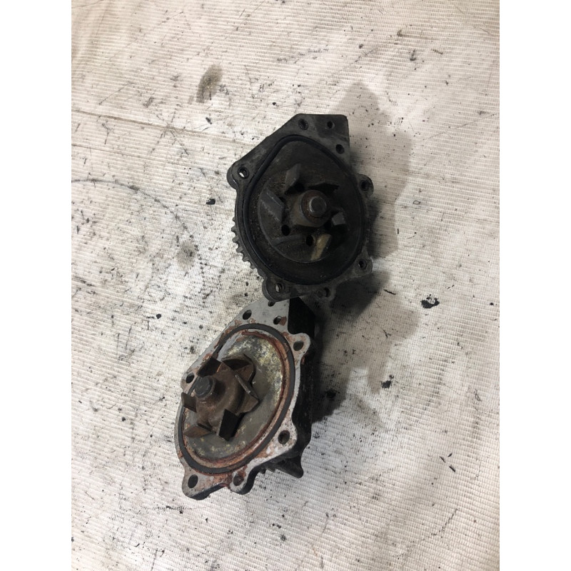 Помпа (система охлаждения) Land Rover Freelander L314 1.8B PEB10051