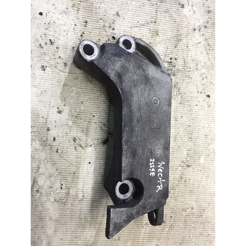 Кронштейн подушки двигателя (кронштейны двигателя) Opel Vectra C 2008 2.2 YH 9156953