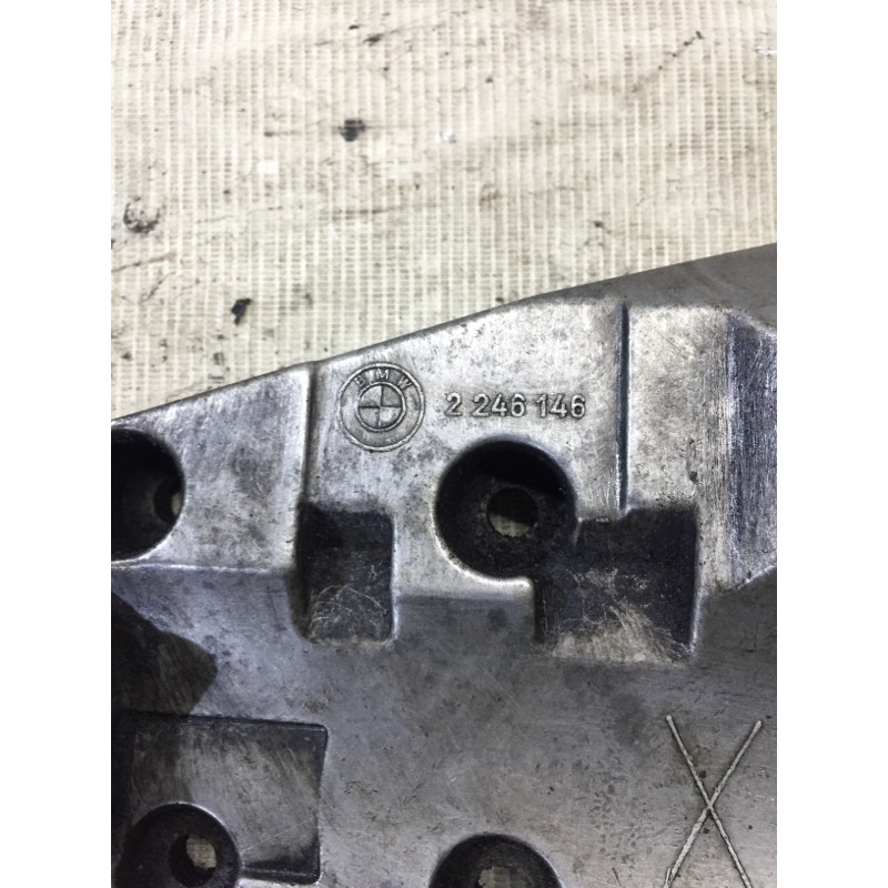 Кронштейн компрессора кондиционера (кронштейны двигателя) BMW 5-series E39 64552246146