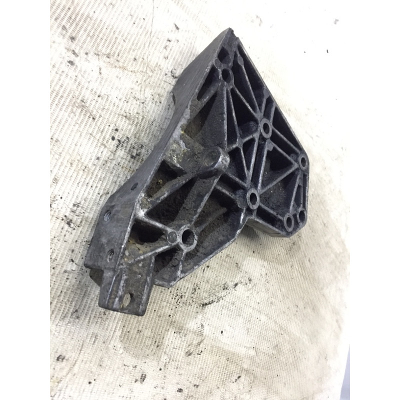 Кронштейн компрессора кондиционера (кронштейны двигателя) BMW 5-series E39 64552246146