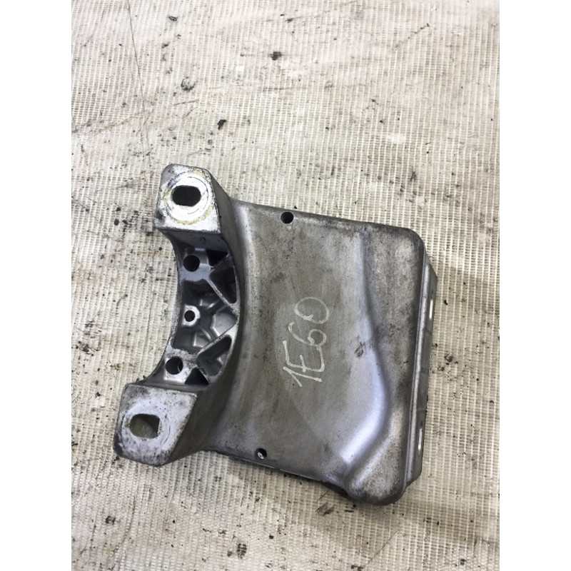 Кронштейн (двигатель и элементы) BMW 5-series E60 2004 M54B22 51 61 7 010 593