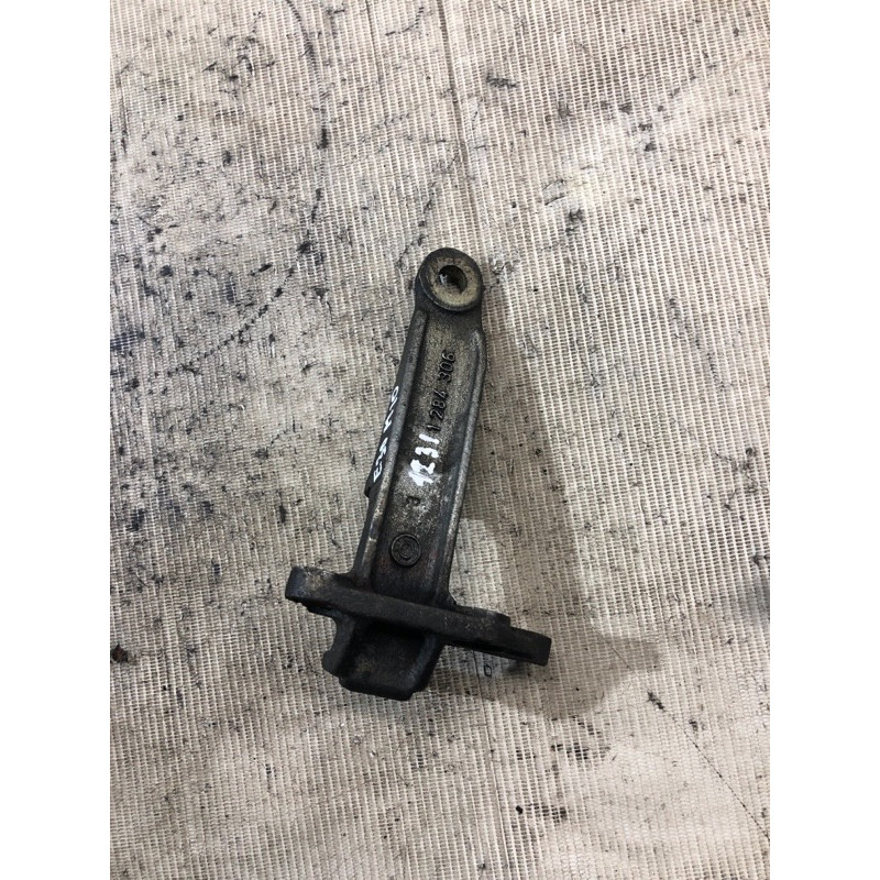 Кронштейн генератора (кронштейны двигателя) BMW 3-series E30 12311284306