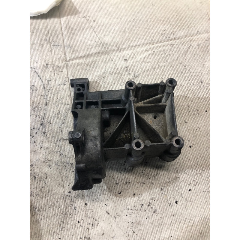 Кронштейн компрессора кондиционера (кронштейны двигателя) BMW 3-series E46 64551433507