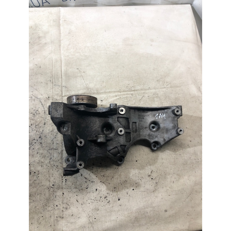 Кронштейн генератора (кронштейны двигателя) AUDI A4 B6 2003 2.0 ALT 06d903143c