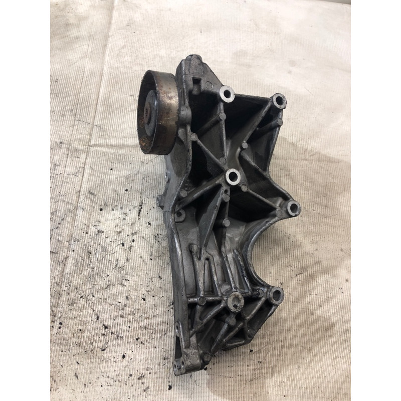 Кронштейн генератора (кронштейны двигателя) AUDI A4 B6 2003 2.0 ALT 06d903143c