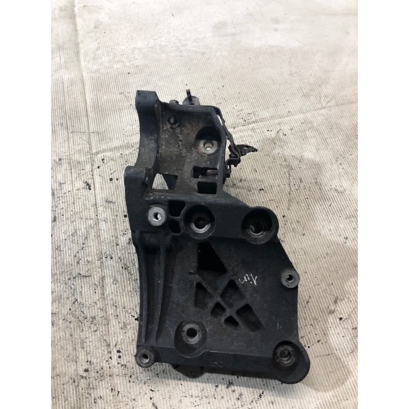 Кронштейн компрессора кондиционера (кронштейны двигателя) Opel Insignia A 2010 2.0 DTH 1854964