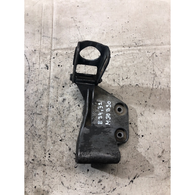 Кронштейн генератора (кронштейны двигателя) BMW 5-series E34 12311707194