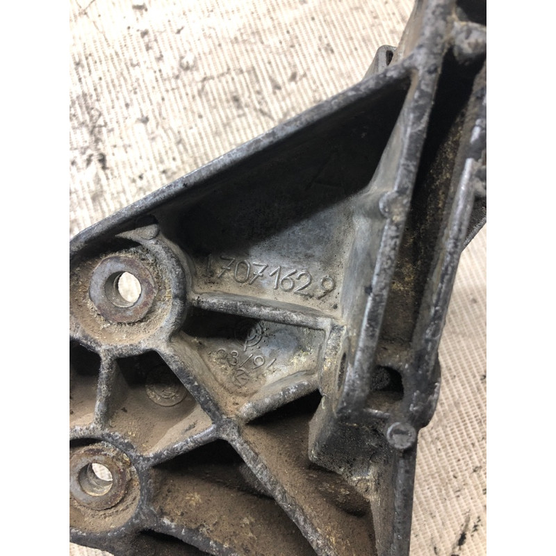 Кронштейн генератора (кронштейны двигателя) BMW 5-series E34 12311707194