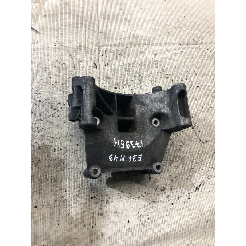 Кронштейн генератора (кронштейны двигателя) BMW 3-series E36 12 31 1 739 514