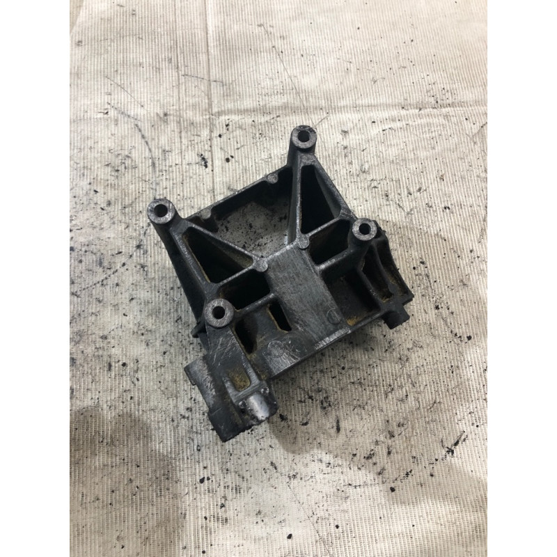 Кронштейн генератора (кронштейны двигателя) BMW 3-series E36 12 31 1 739 514