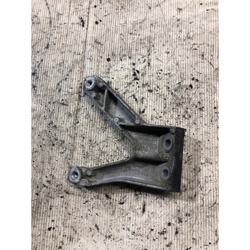 Кронштейн (двигатель и элементы) BMW 3-series E46 M43b18 11 61 1 743 662