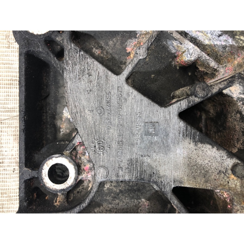 Кронштейн компрессора кондиционера (кронштейны двигателя) Opel Insignia A 2009 2.0 DTH 1854964