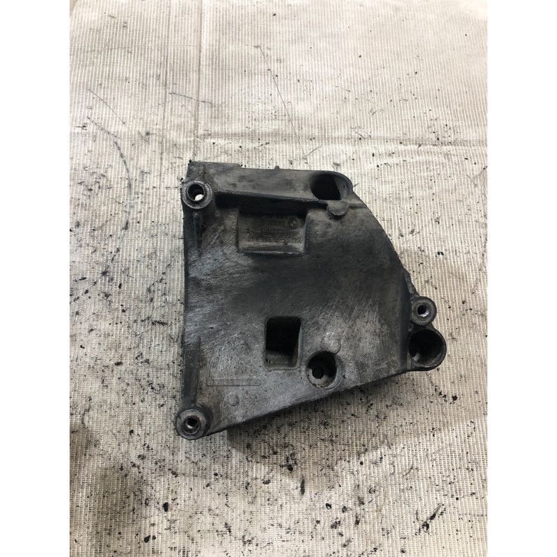 Кронштейн компрессора кондиционера (кронштейны двигателя) BMW 5-series E60 M54b30 64557512556