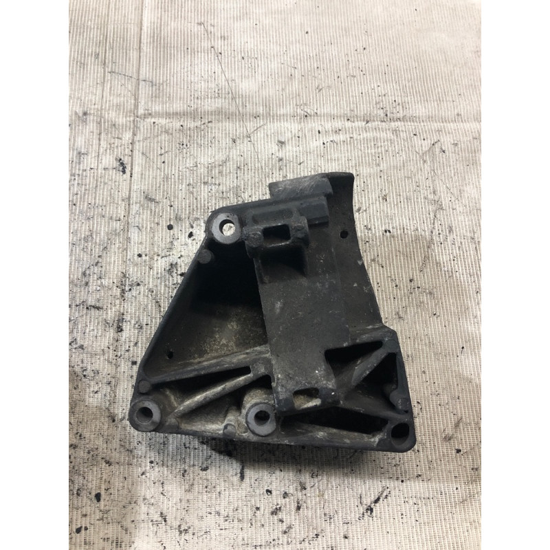 Кронштейн компрессора кондиционера (кронштейны двигателя) BMW 5-series E60 M54b30 64557512556