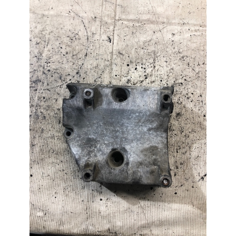 Кронштейн компрессора кондиционера (кронштейны двигателя) BMW 7-series E32 1990 M70b50 64551713654