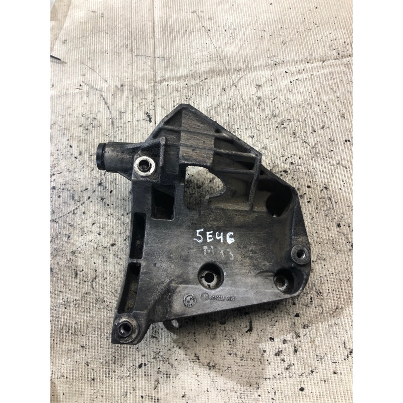 Кронштейн компрессора кондиционера (кронштейны двигателя) BMW 3-series E46 M43b18 64557786708