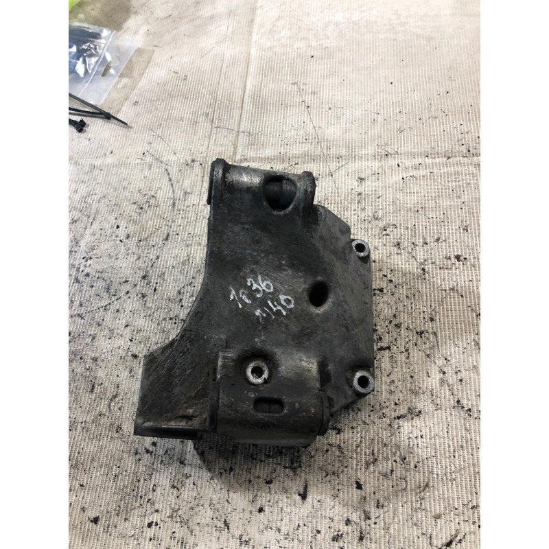 Кронштейн генератора (кронштейны двигателя) BMW 3-series E36 M40B18 17218659