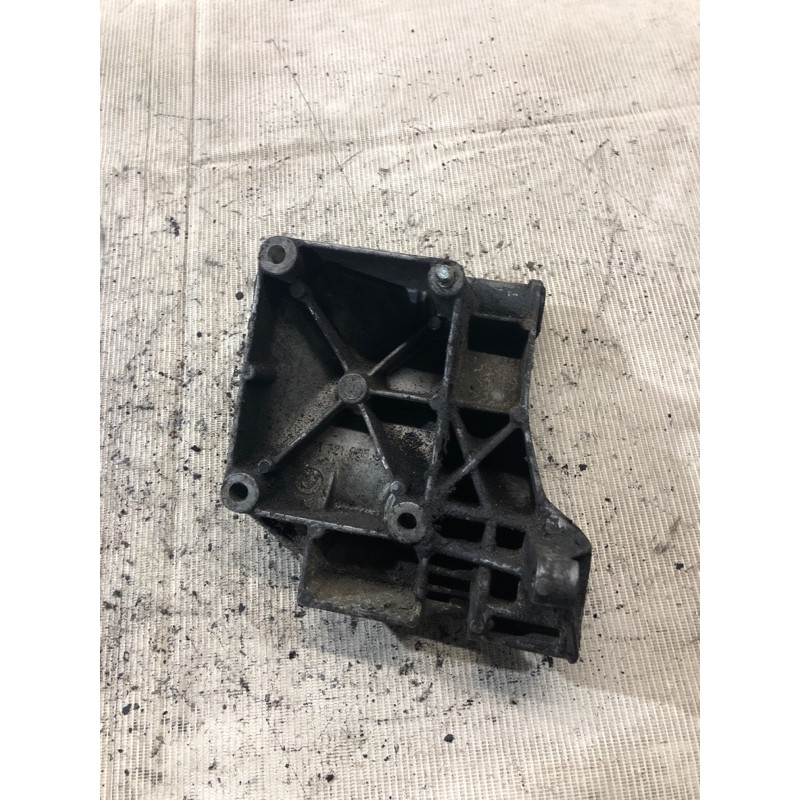 Кронштейн генератора (кронштейны двигателя) BMW 3-series E36 M40B18 17218659