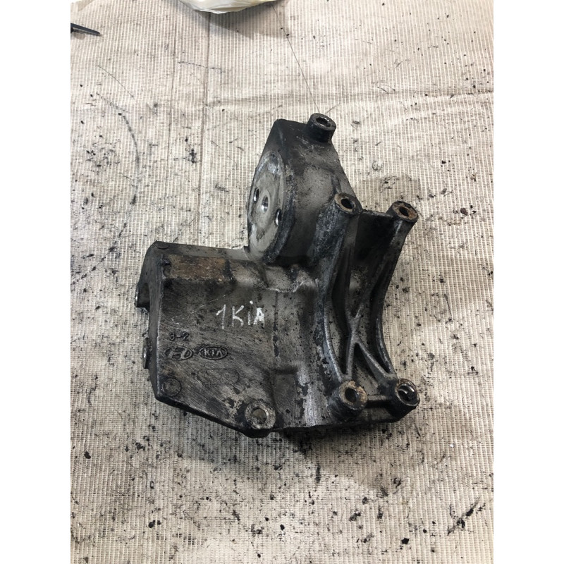 Кронштейн (двигатель и элементы) KIA Sorento BL 2005 2.5 CRDI 252714A001